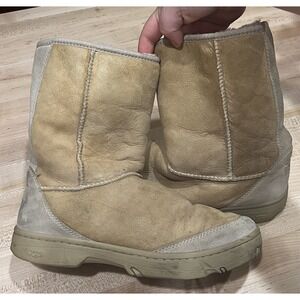 Authentic UGG Sheepskin Shearling Two-Toned Boots Men's Size 9
